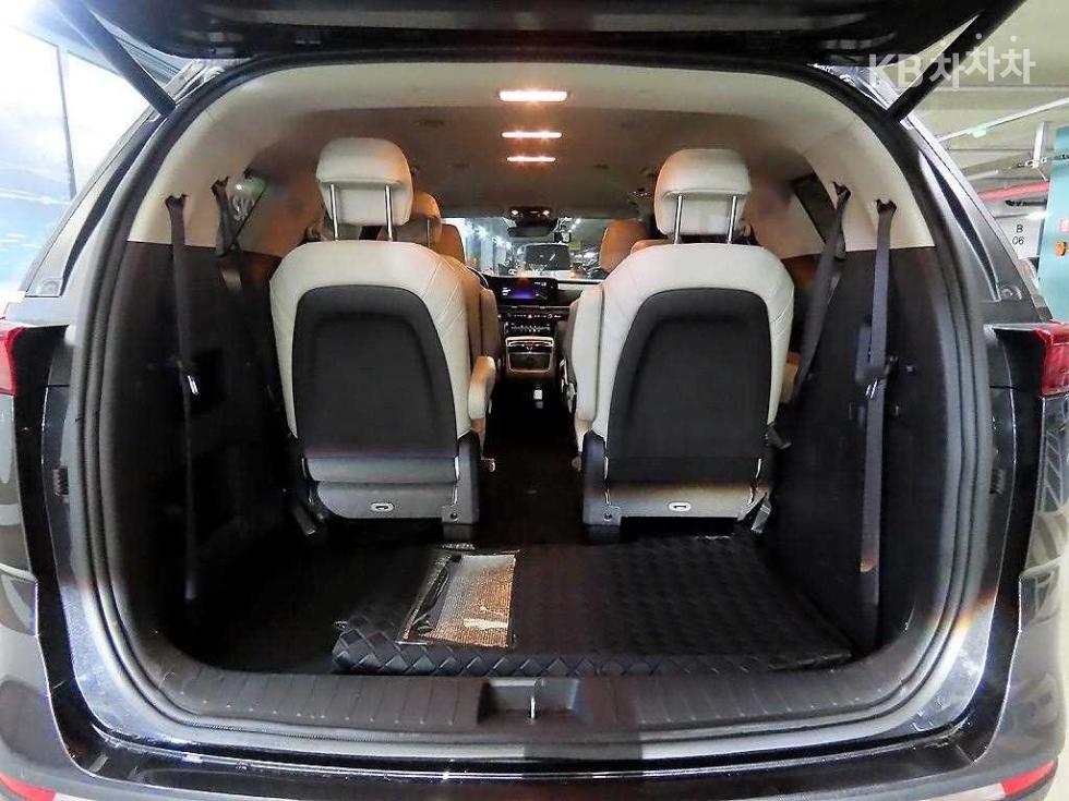 Kia Carnival — miniaturë 17