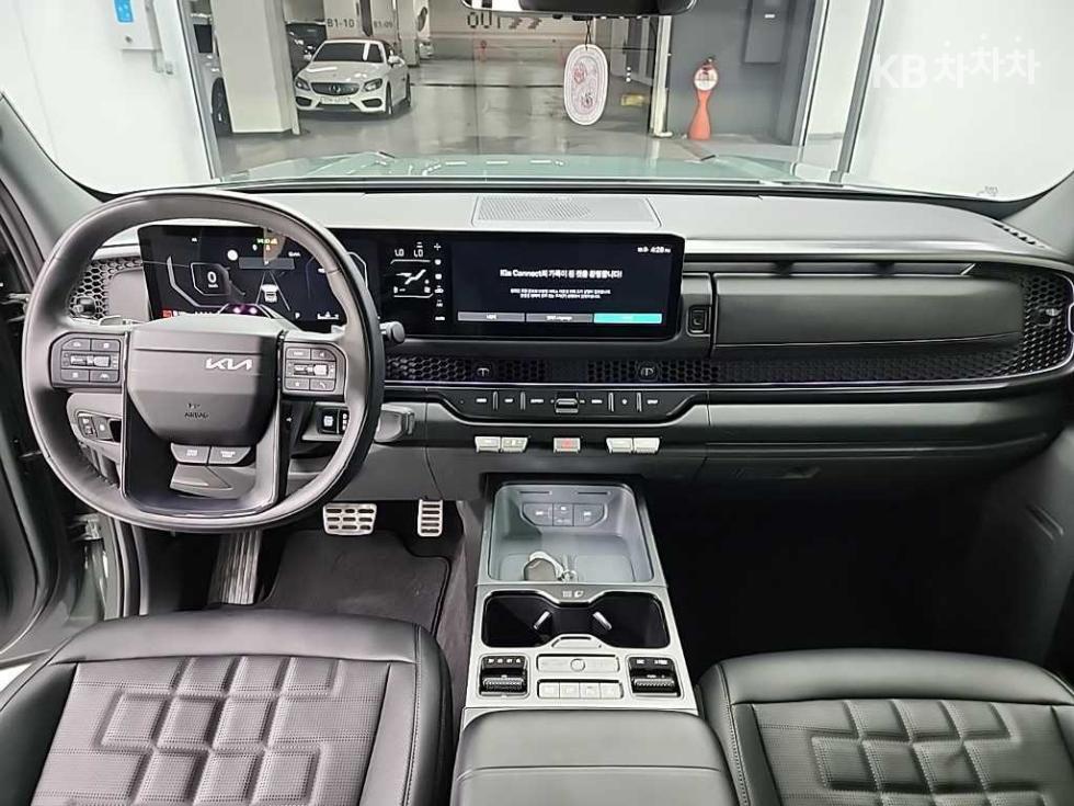 2025 Kia Used Car photo