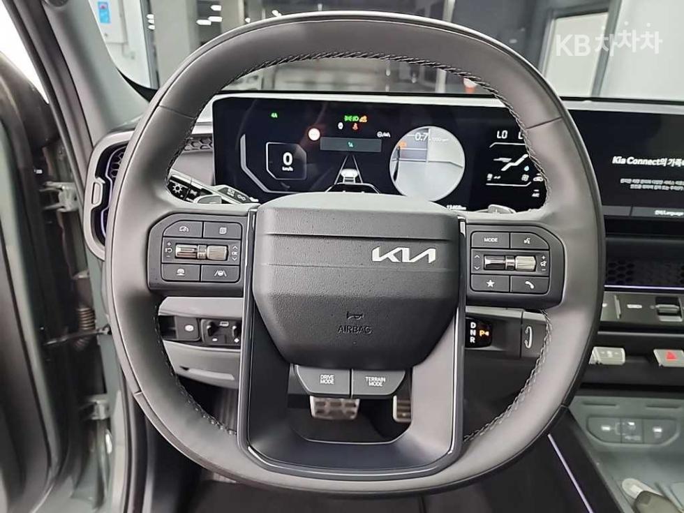 2025 Kia Used Car photo