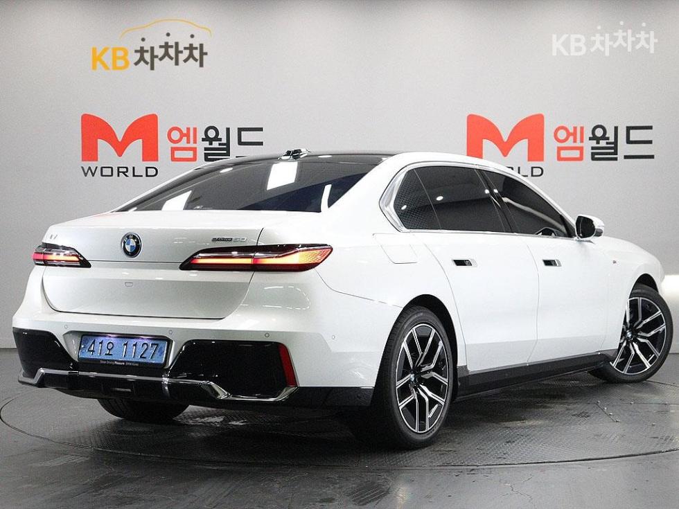 BMW i7 — miniaturë 3