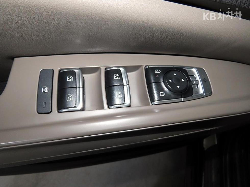 Kia Carnival — miniaturë 13