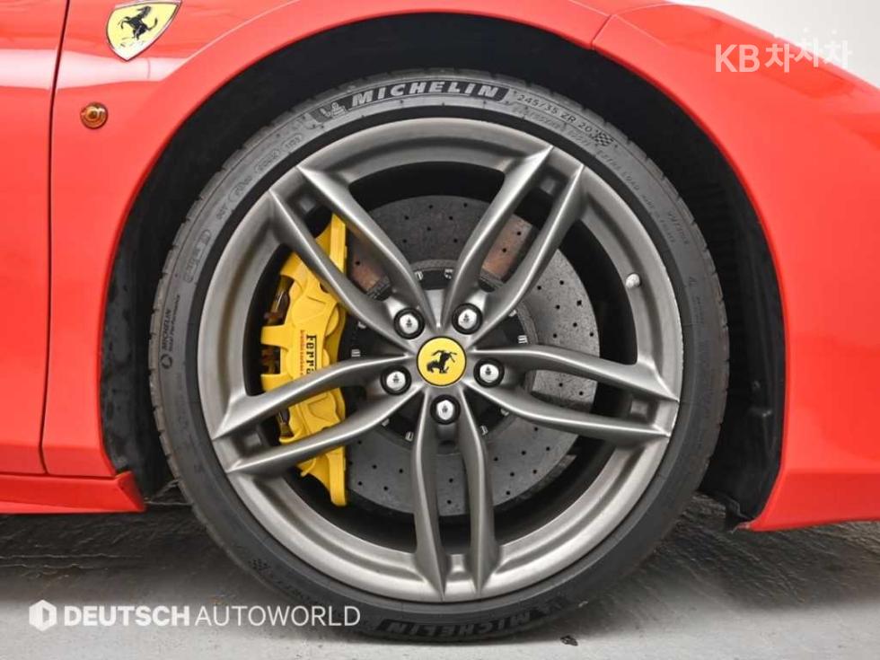 Ferrari 488 — miniaturë 5