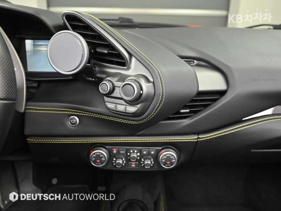 Ferrari 488 — miniaturë 14