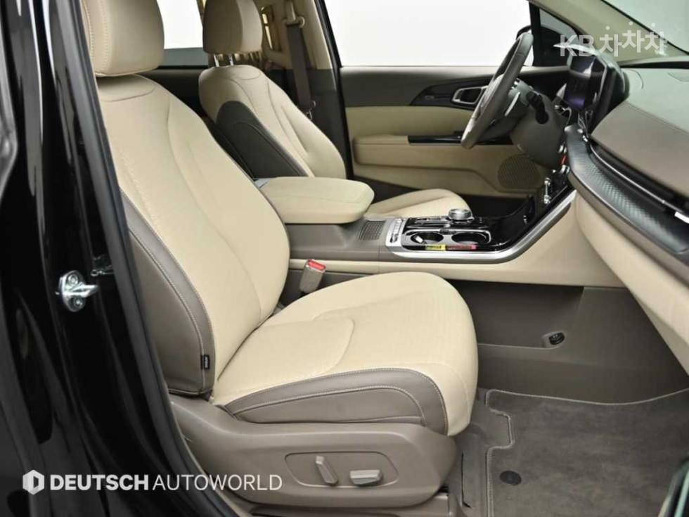 Kia Carnival — miniaturë 10
