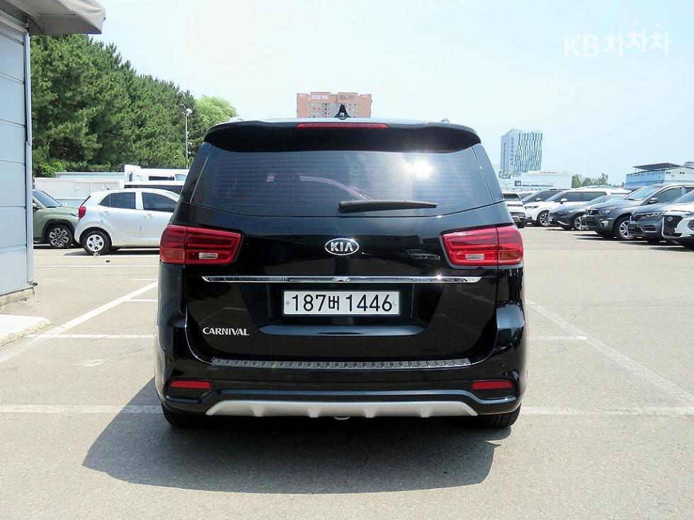 Kia Carnival — miniaturë 3