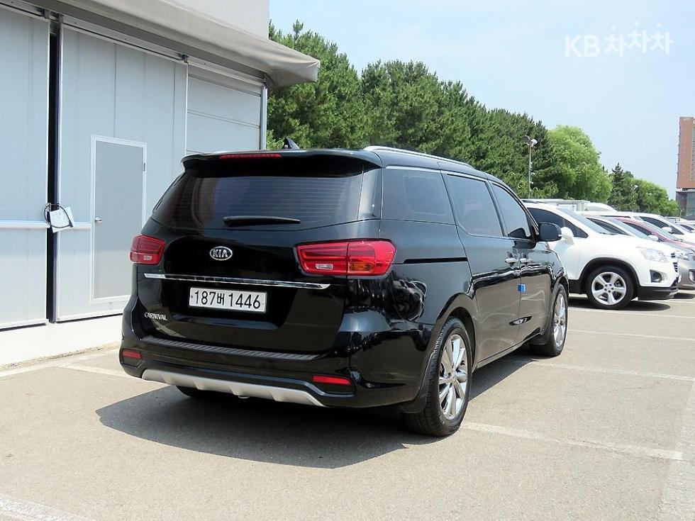 Kia Carnival — miniaturë 4