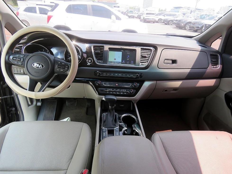 Kia Carnival — miniaturë 8
