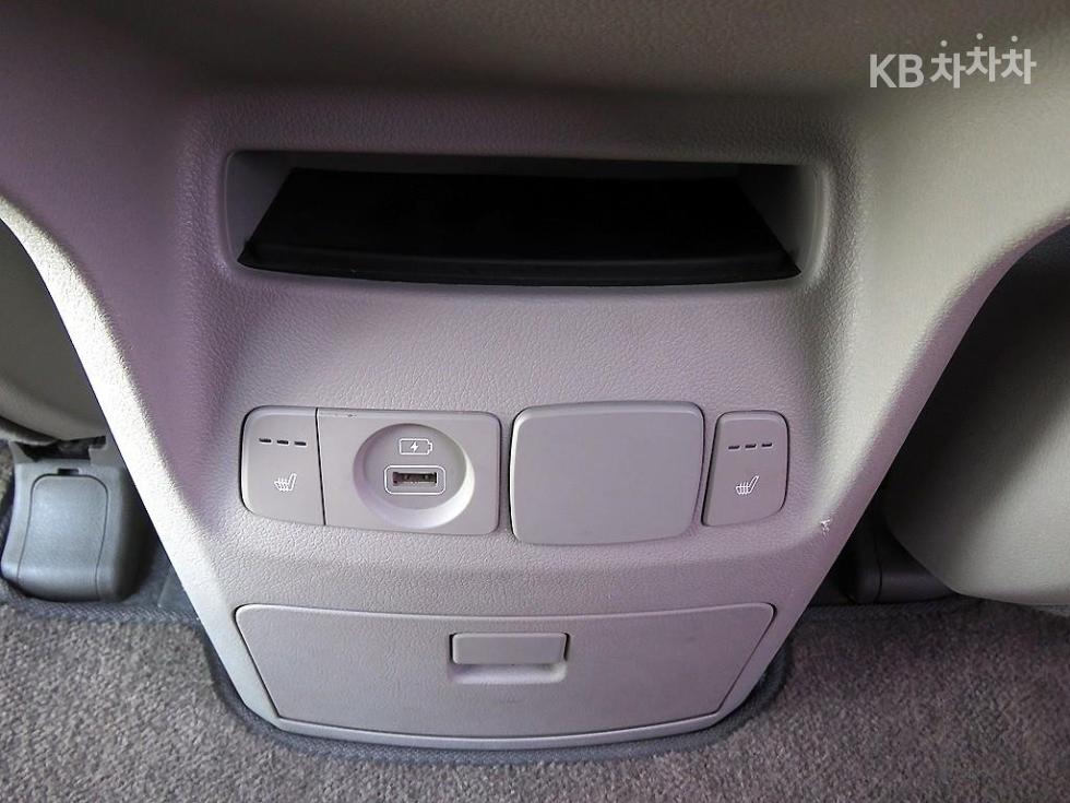 Kia Carnival — miniaturë 9