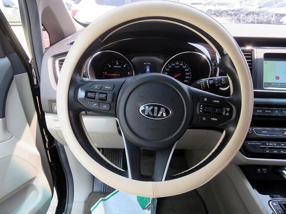 Kia Carnival — miniaturë 10