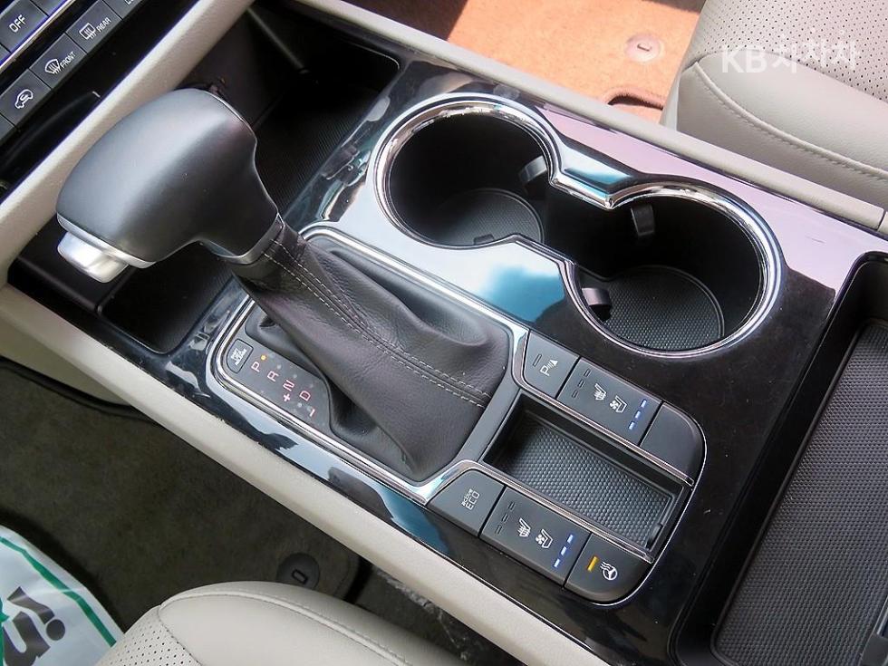 Kia Carnival — miniaturë 13