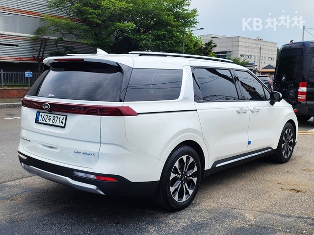 Kia Carnival — miniaturë 2