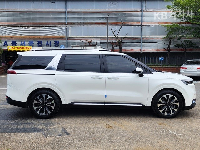 Kia Carnival — miniaturë 5