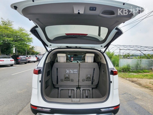 Kia Carnival — miniaturë 9