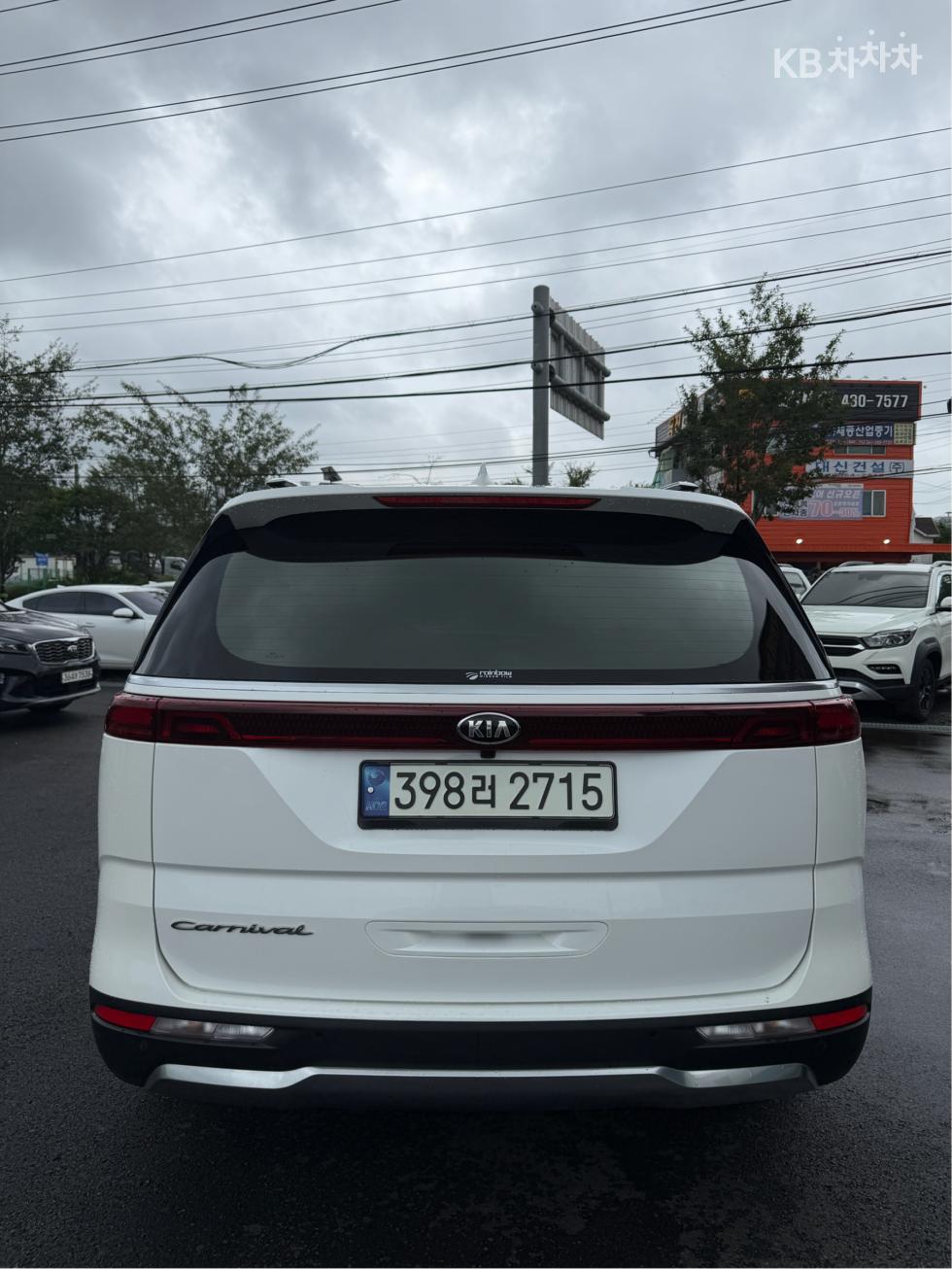 Kia Carnival — miniaturë 4