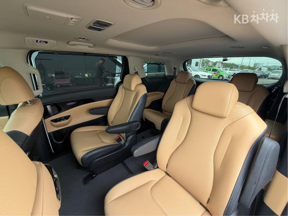 Kia Carnival — miniaturë 9