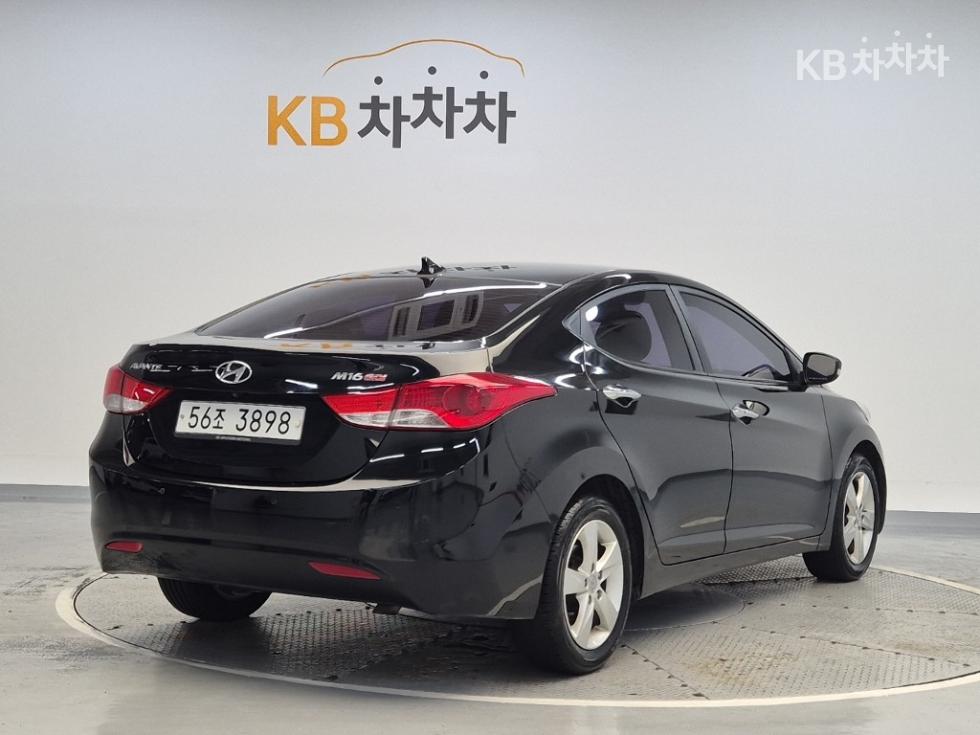 Hyundai Avante — miniaturë 3