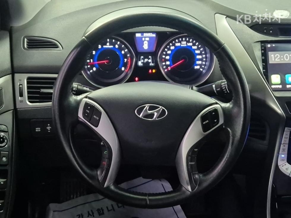 Hyundai Avante — miniaturë 9