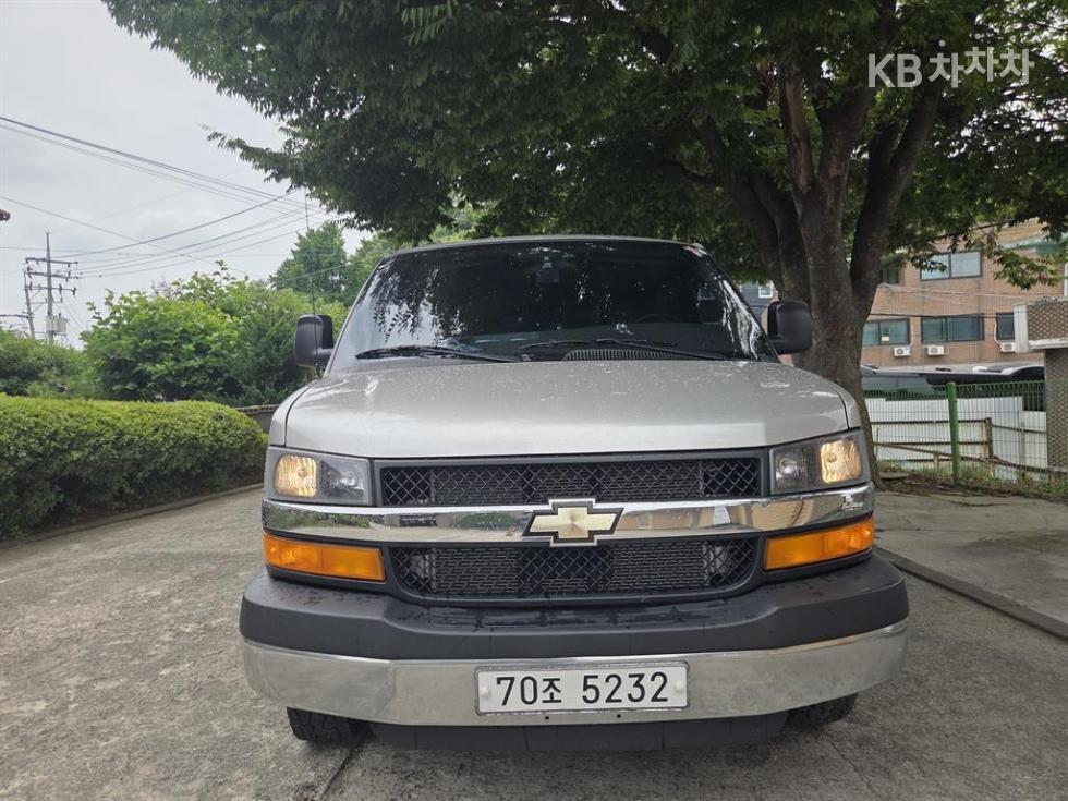 Chevrolet Express — miniaturë 2