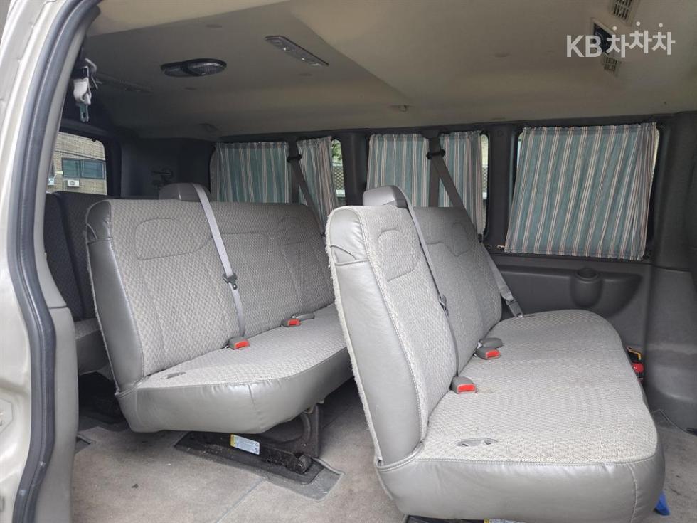 Chevrolet Express — miniaturë 9