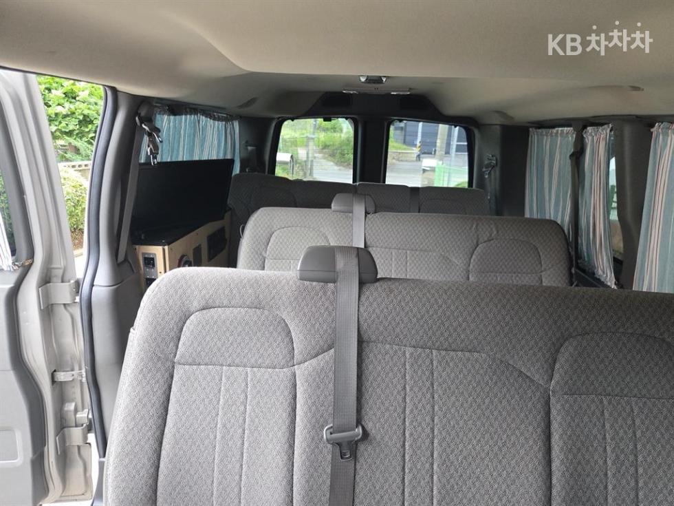 Chevrolet Express — miniaturë 10