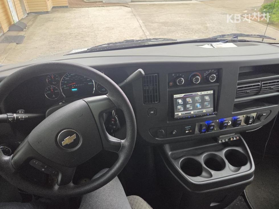 Chevrolet Express — miniaturë 15