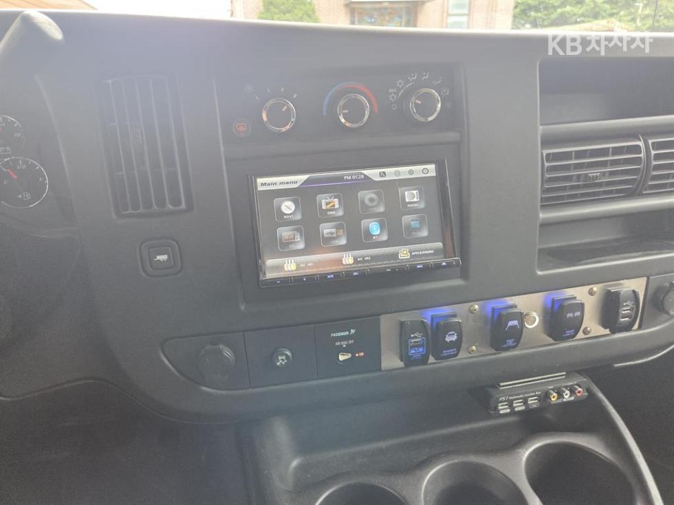 Chevrolet Express — miniaturë 16