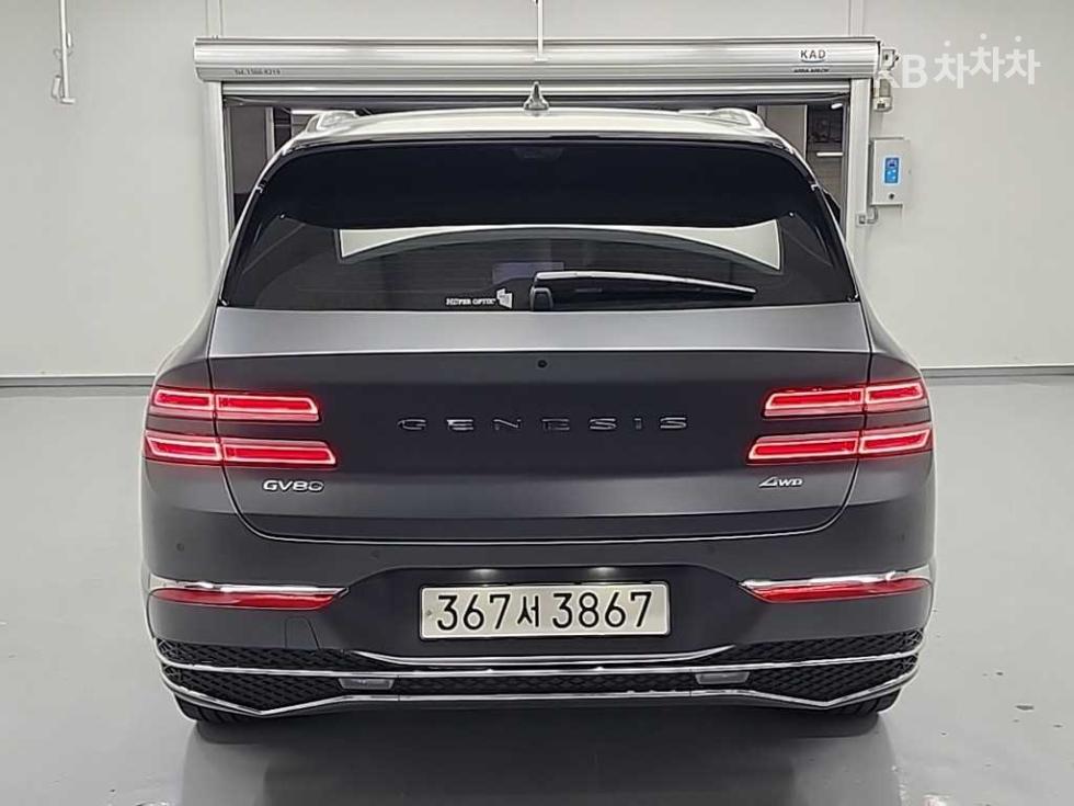 2025 Genesis GV80 photo