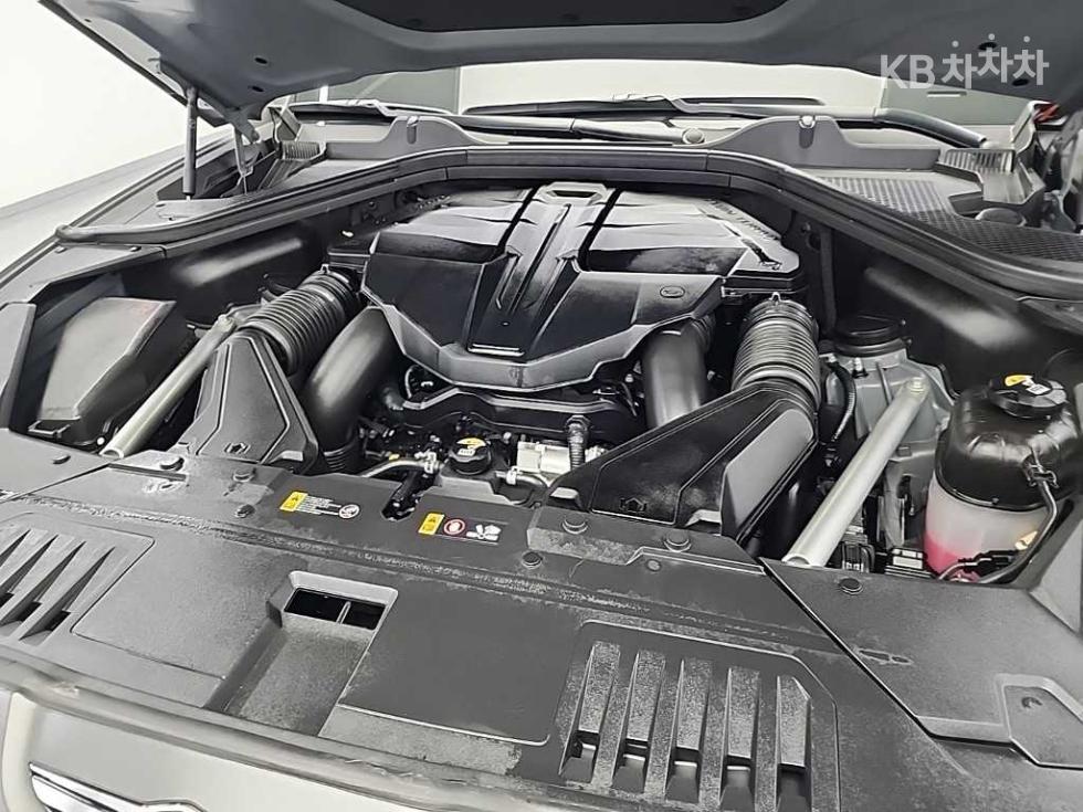 2025 Genesis GV80 photo
