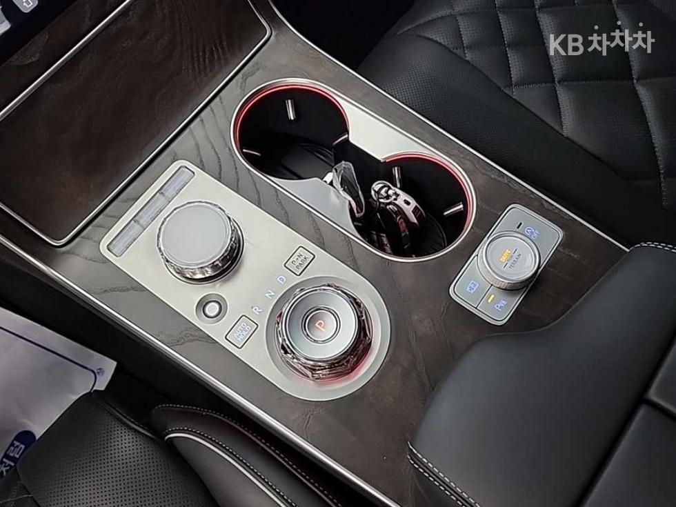 2025 Genesis GV80 photo