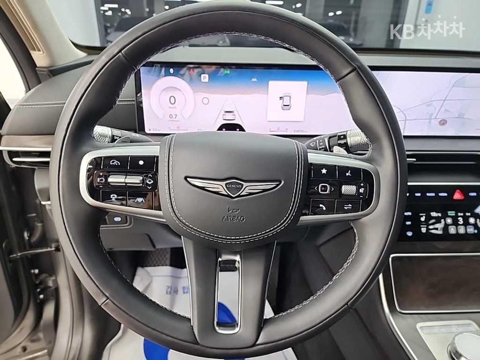 2025 Genesis GV80 photo