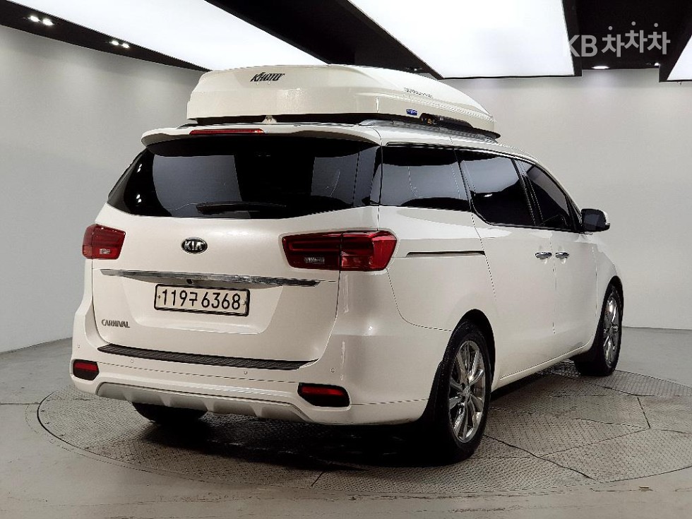 Kia Carnival — miniaturë 4