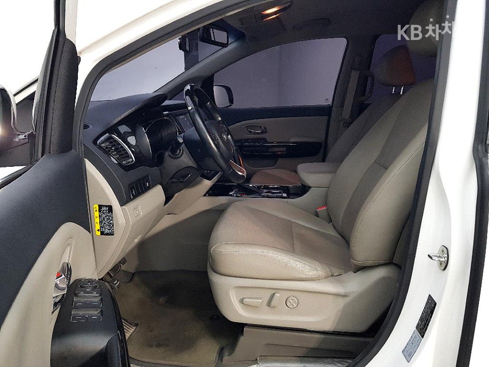Kia Carnival — miniaturë 8