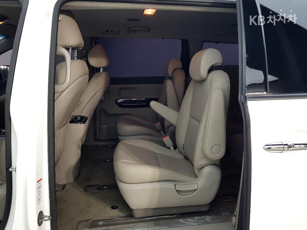 Kia Carnival — miniaturë 9