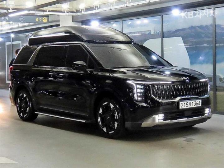 Kia Carnival HEV 4-Seater Hi Limousine — foto 1