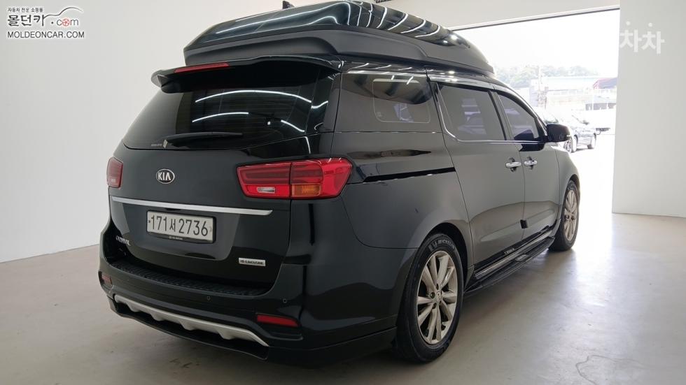 Kia Carnival — miniaturë 2
