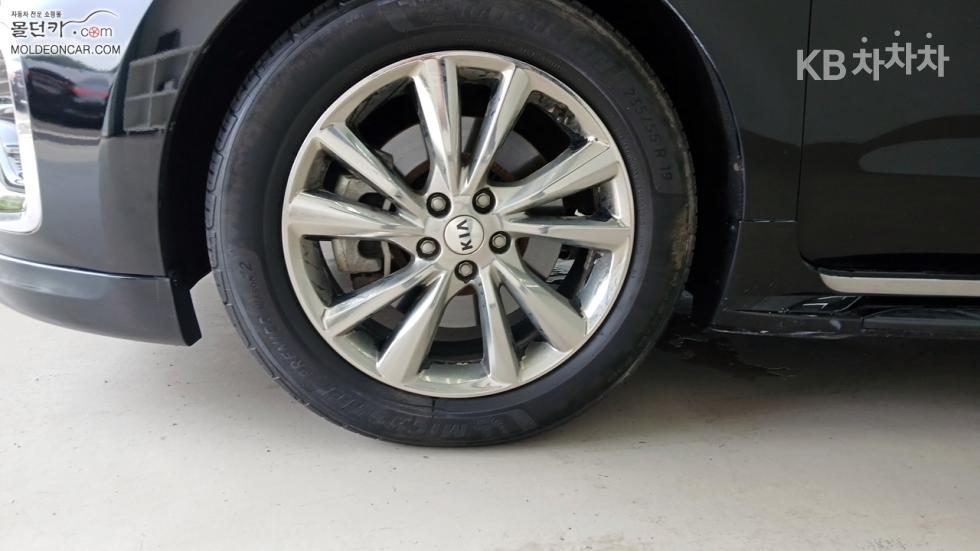 Kia Carnival — miniaturë 6