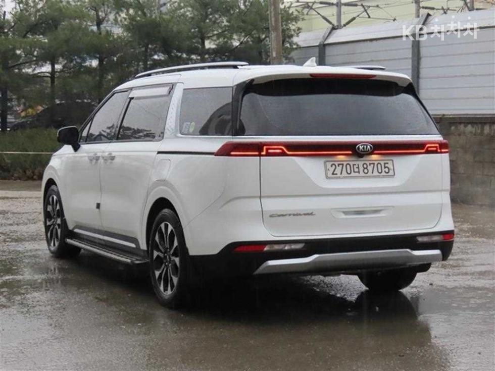 Kia Carnival — miniaturë 3