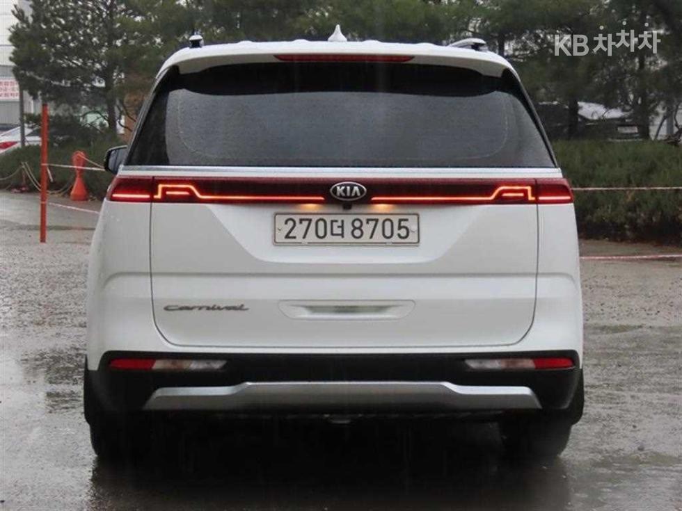 Kia Carnival — miniaturë 4
