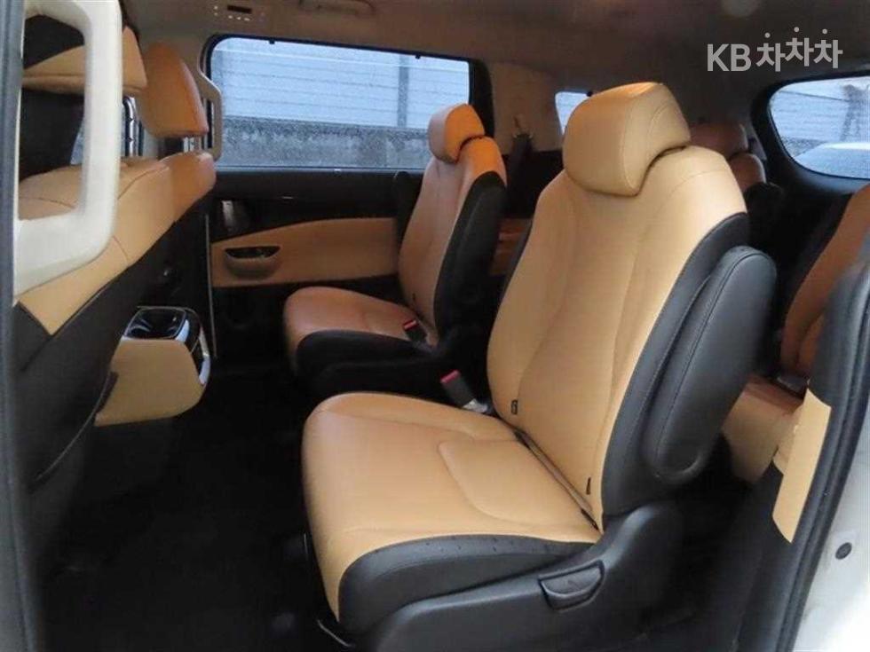 Kia Carnival — miniaturë 8