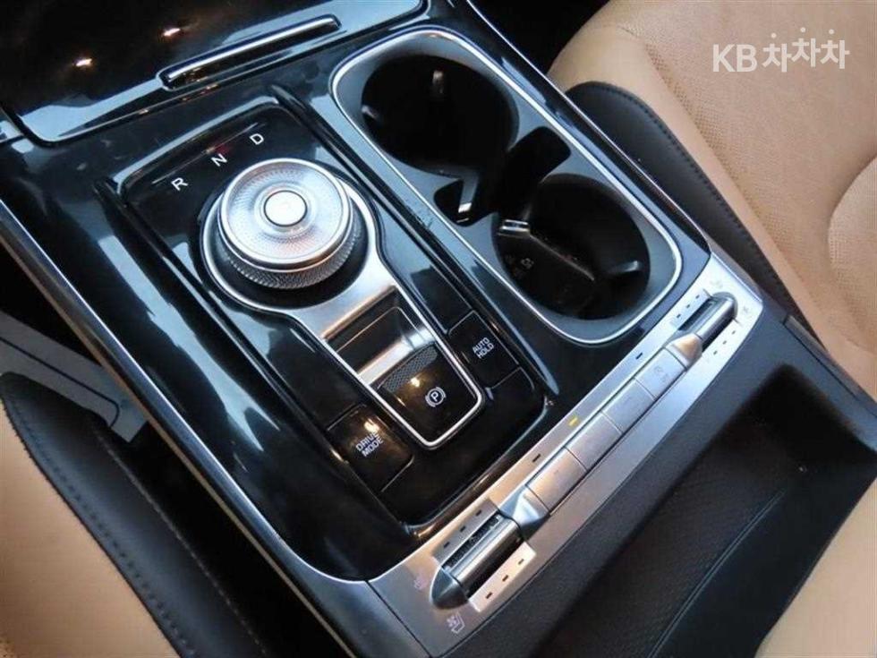 Kia Carnival — miniaturë 16