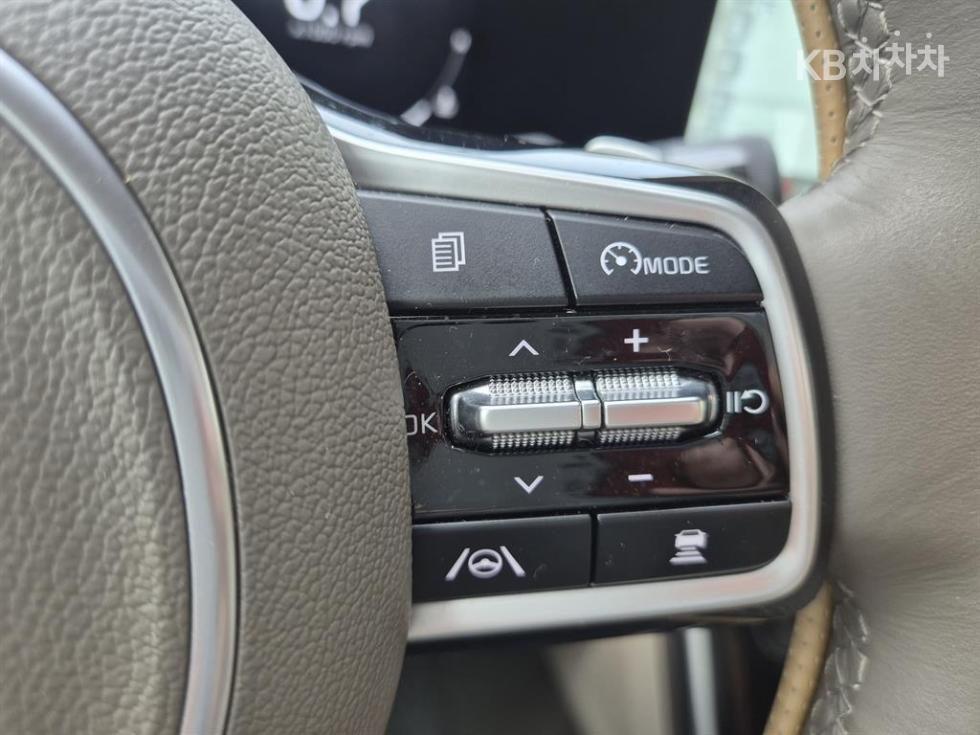 Kia Carnival — miniaturë 10