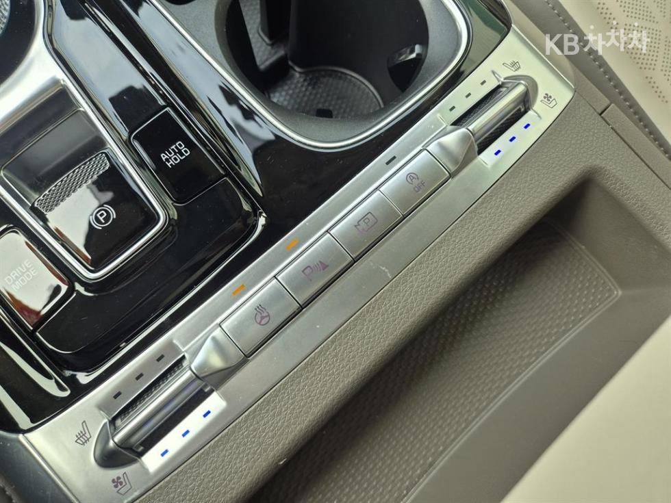 Kia Carnival — miniaturë 15