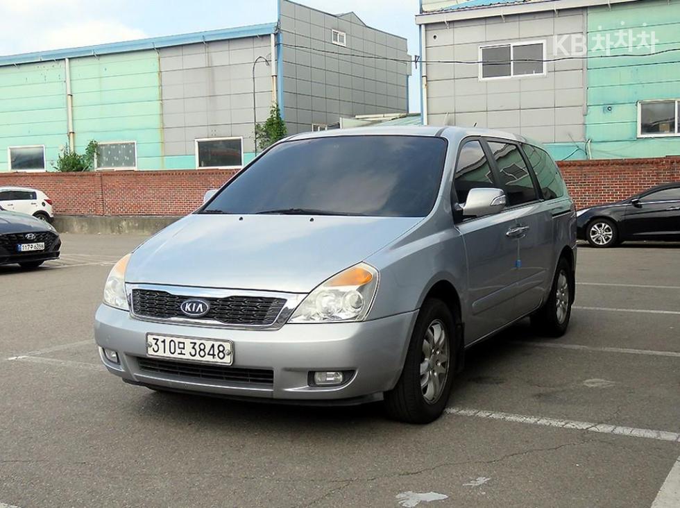 Kia Carnival — miniaturë 2