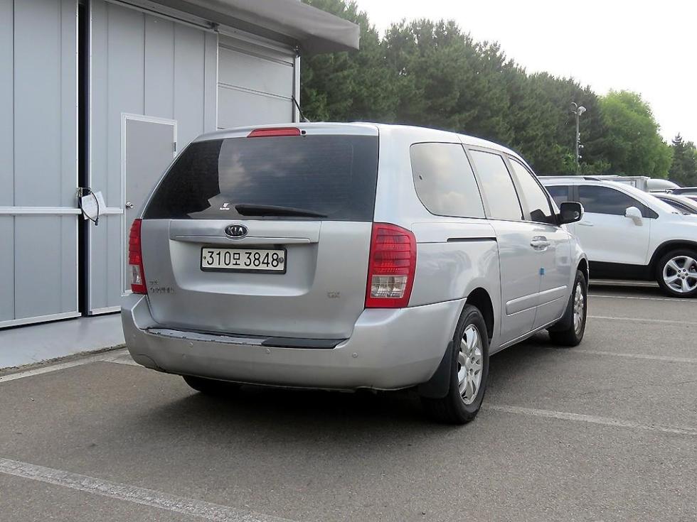 Kia Carnival — miniaturë 4