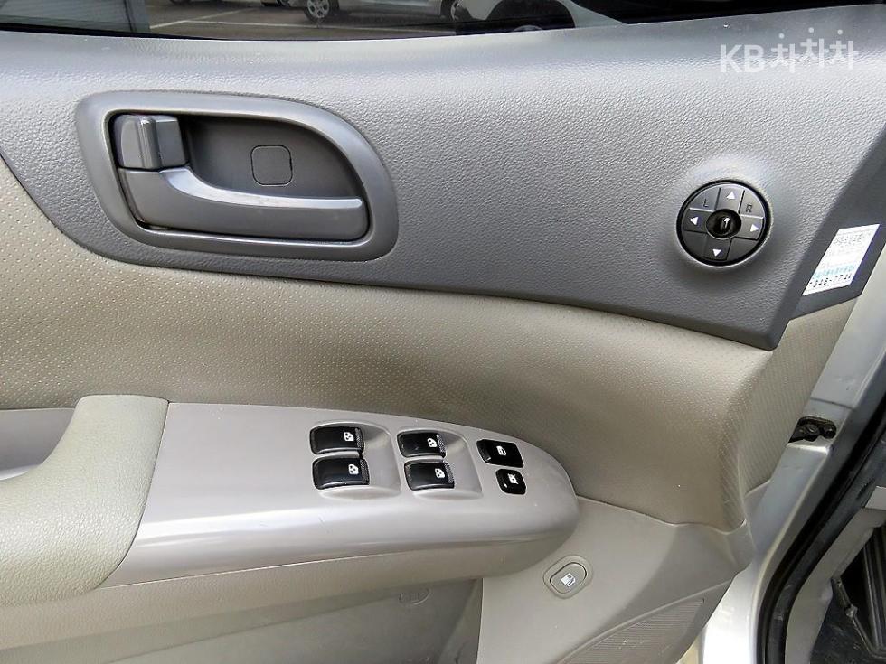 Kia Carnival — miniaturë 9