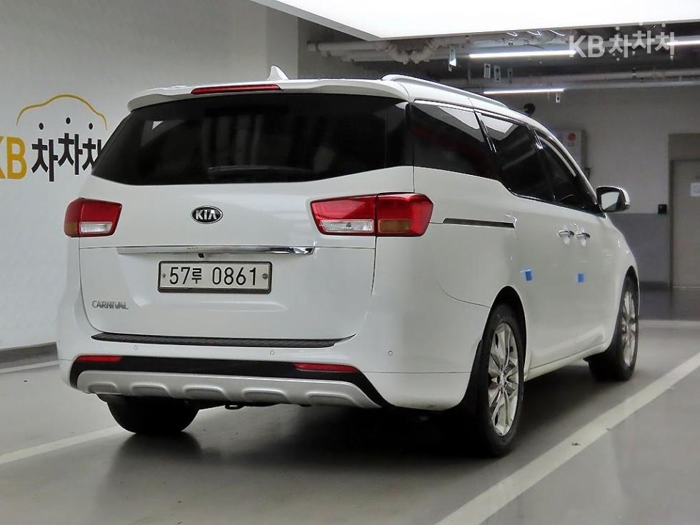 Kia Carnival — miniaturë 4
