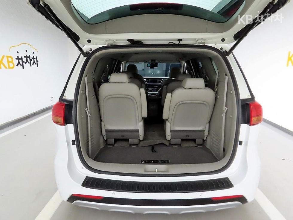 Kia Carnival — miniaturë 5