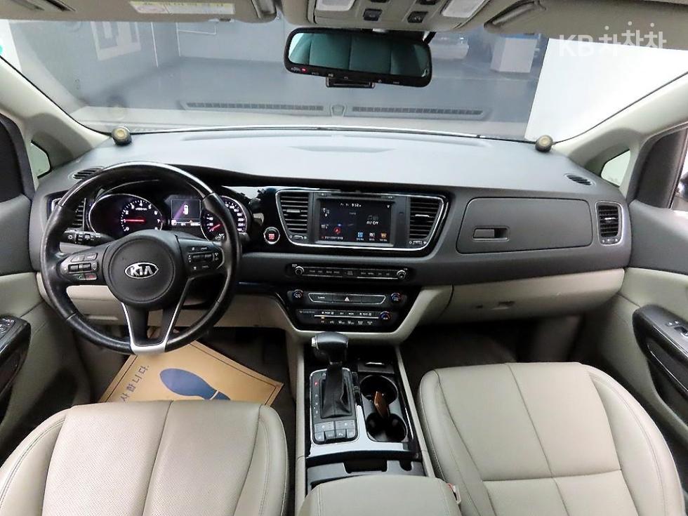 Kia Carnival — miniaturë 8