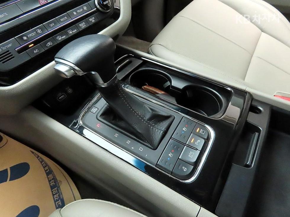 Kia Carnival — miniaturë 10