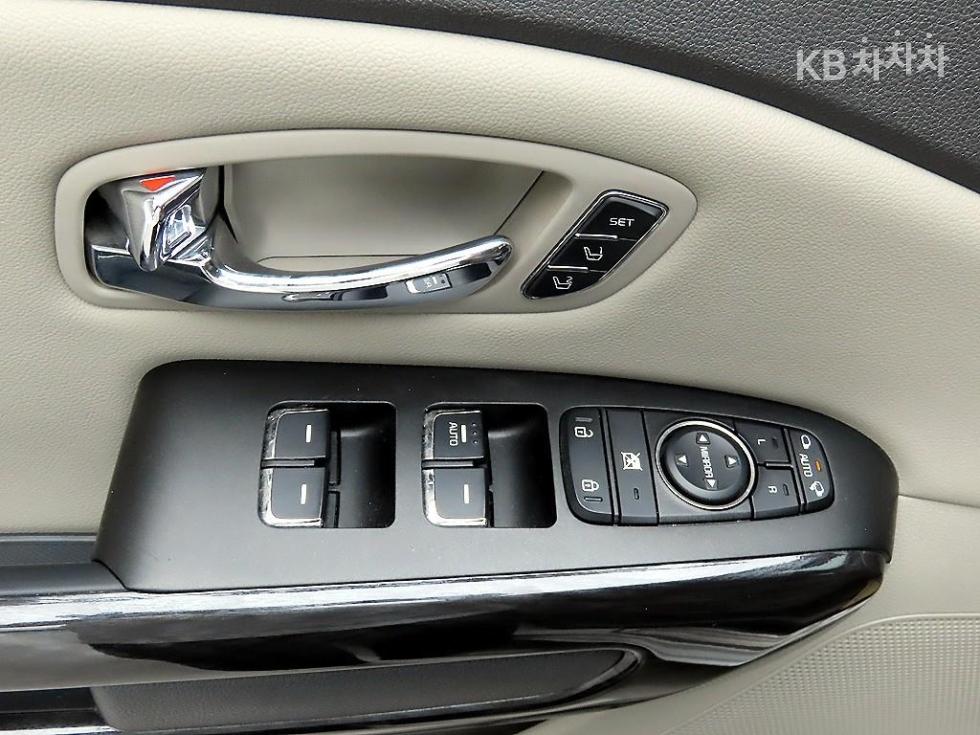 Kia Carnival — miniaturë 11